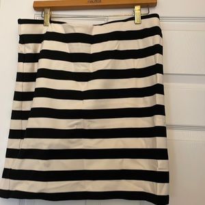 Loft midi skirt. Black & white stretch pull on skirt.